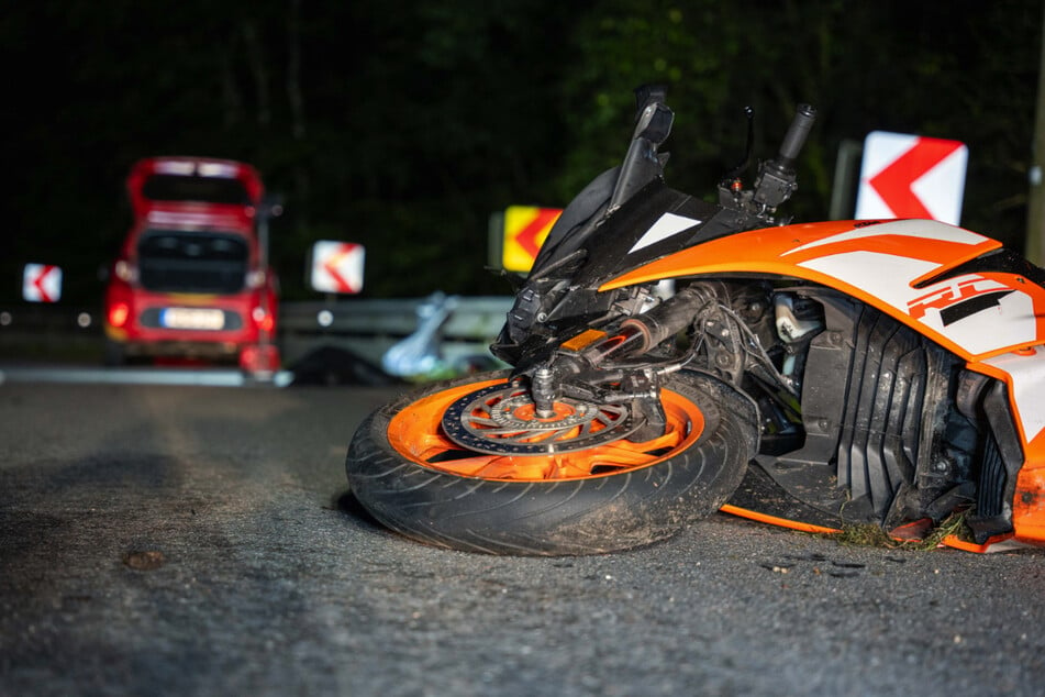 Motorradfahrer (†16) verliert Kontrolle und kracht in Kia