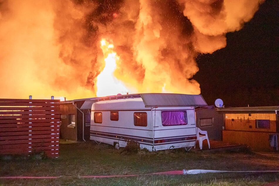Bei einem schweren Feuer wurden kurz vor Weihnachten Dutzende Parzellen am Greifenbachstauweiher in Geyer zerstört.
