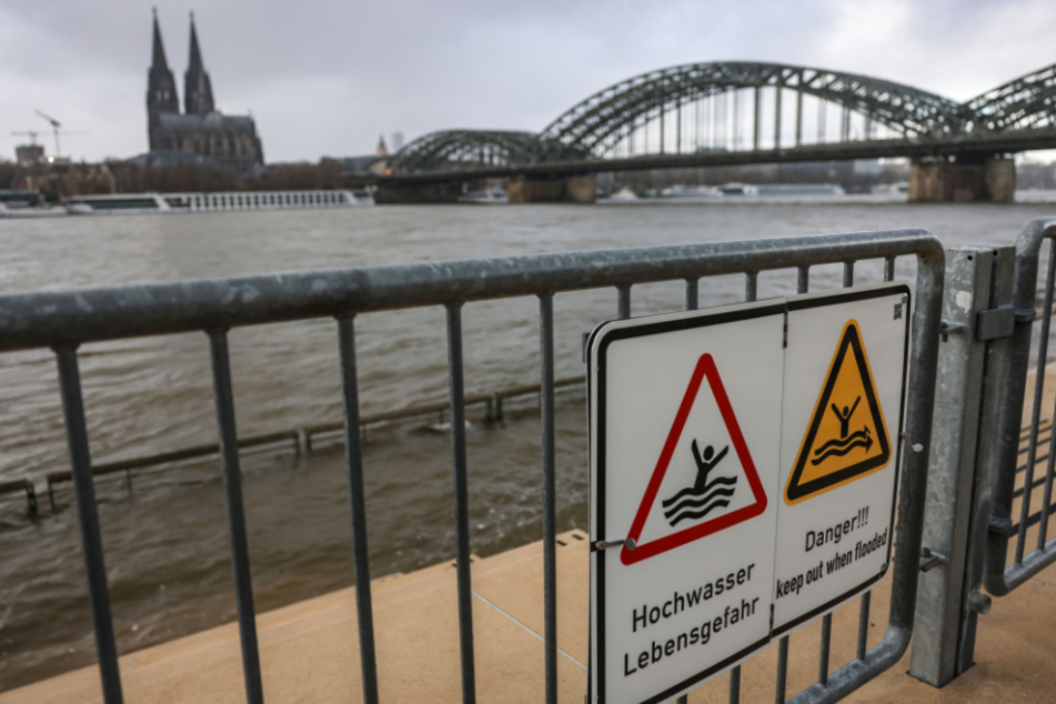 Kölner Rhein steigt ohne Pause: Kommt es am Dienstag zu kritischem Pegelstand?
