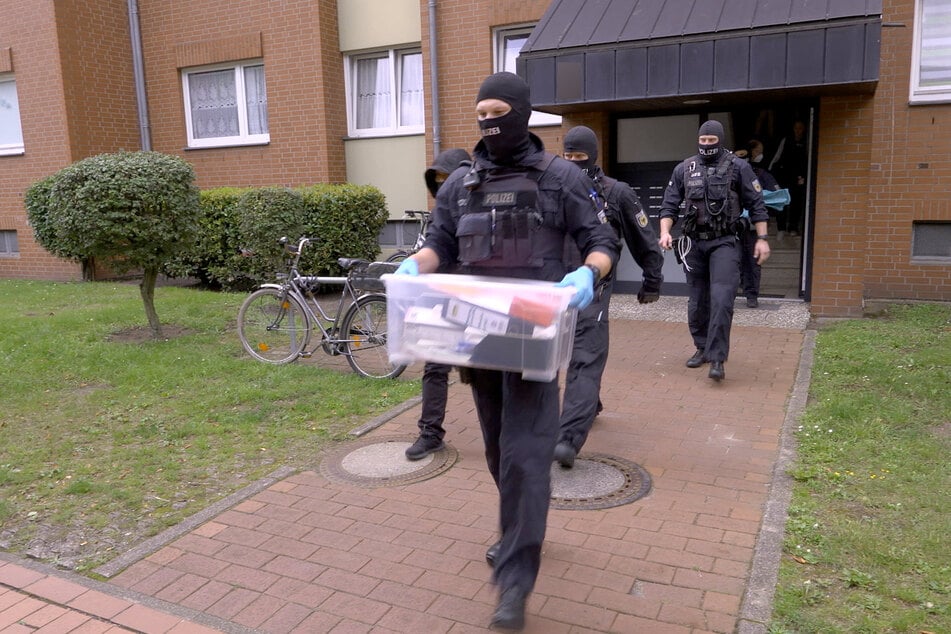 Im Kampf gegen mutmaßliche Schleuser ist die Polizei zu Razzien in mehreren Bundesländern ausgerückt. (Symbolbild)