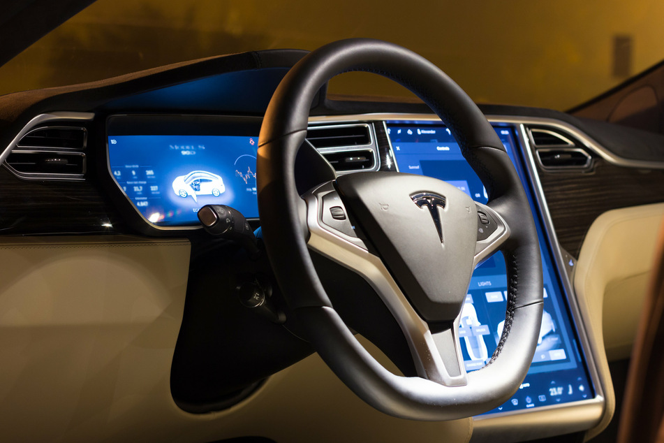 Tesla warns drivers about using its updated Full Self-Driving mode