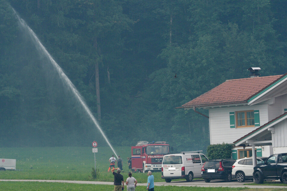 Laut Angaben breitete sich das Feuer in den letzten Stunden in der Richtung Tal weiter aus.