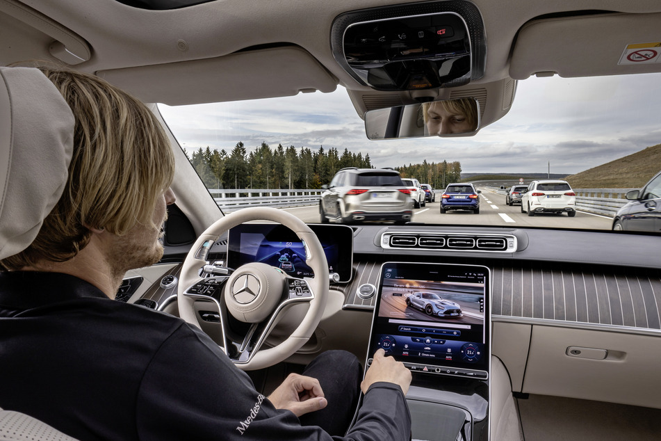 Erstmals in Deutschland: Bei Mercedes gibt es nun ein Systems zum automatisierten Fahren