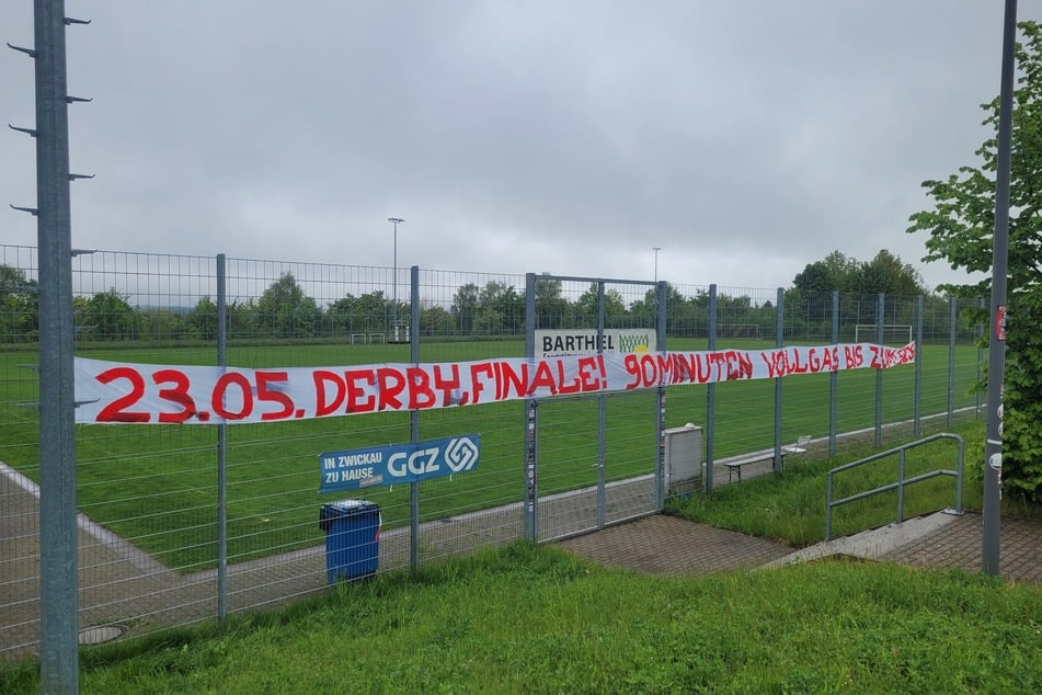 Die Fanszene pusht die Schmitt-Elf schon jetzt ordentlich fürs Pokalfinale gegen den Schacht. Aber erst ruft noch die Pflicht in der Liga.
