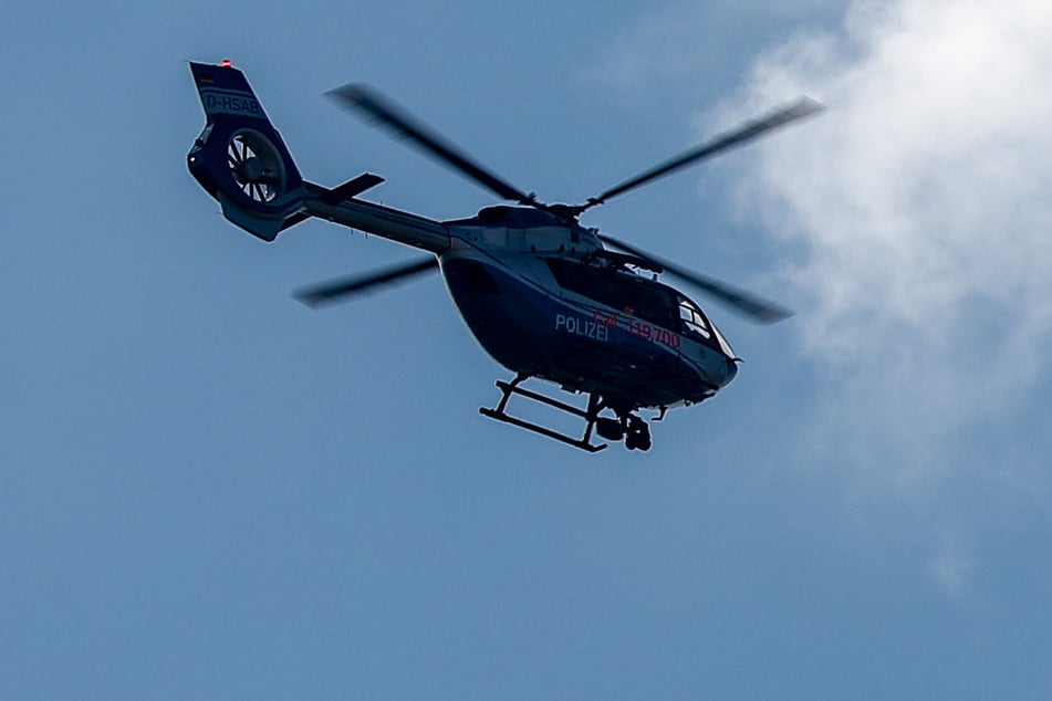 Ein Polizei-Hubschrauber über dem Dresdner Norden sorgte am Samstagabend für Aufsehen. (Symbolfoto)