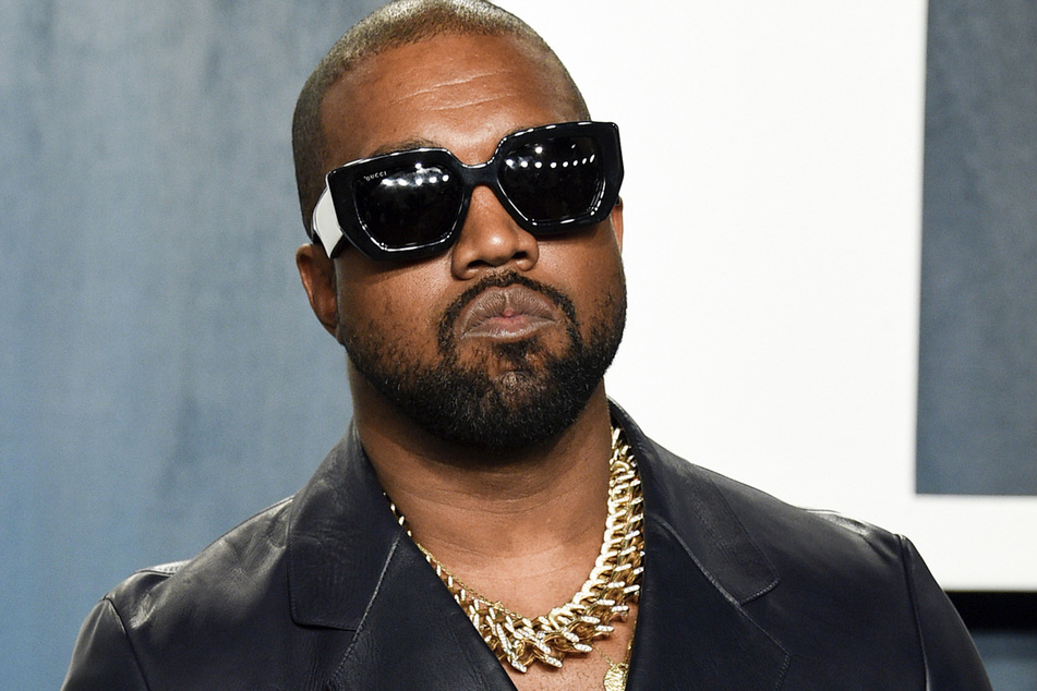 Rapper Kanye West (45) entwarf für Adidas verschiedene Schuhe. Wenn deren Verkauf nun ausbleibt, drohen Verluste.