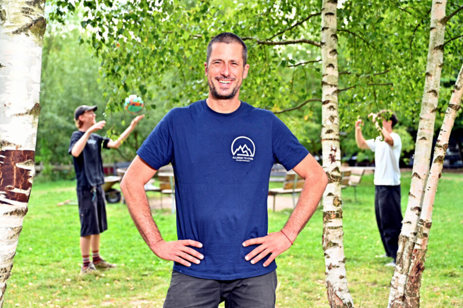 Erlebnispädagoge Hendrik Hadlich (47) engagiert sich seit zwei Jahrzehnten ehrenamtlich.