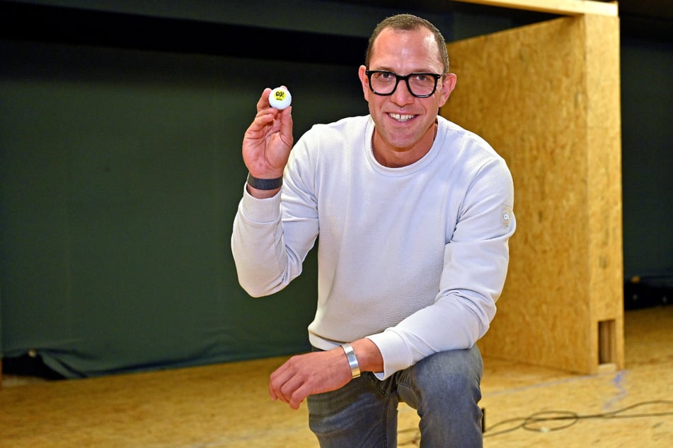 Golf-Lehrer Marcus Lindner (40) freut sich über die neuen Sport-Möglichkeiten.