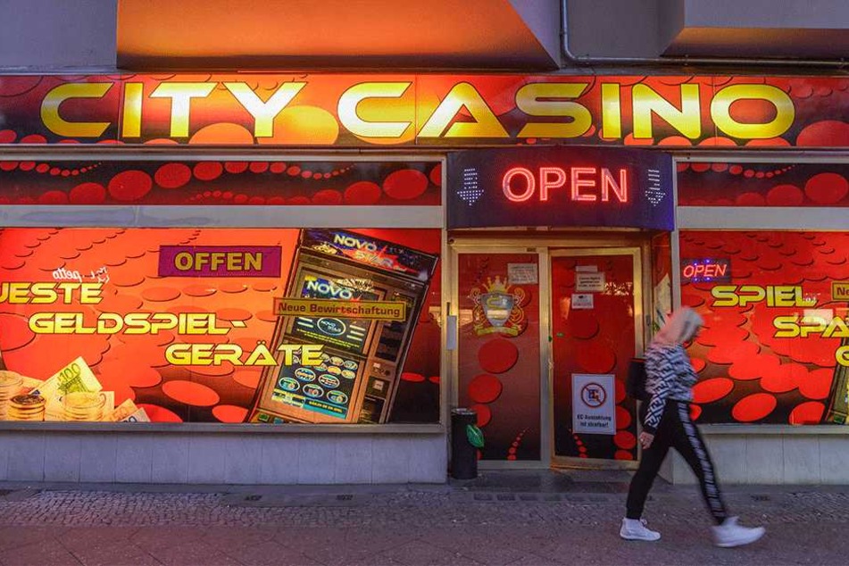 "Casino" klingt ziemlich mondän, nach Schampus und Roulettetischen. Tatsächlich warten drinnen eher Käffchen und blinkende Kästen...