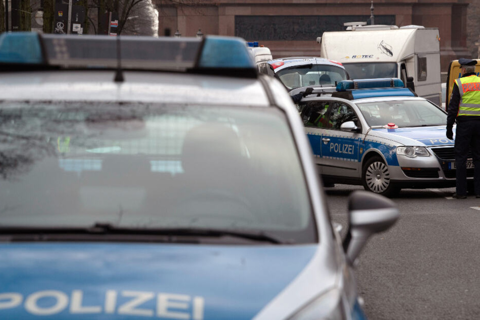 Die Polizei sicherte die Gegend um den Angriff ab. (Symbolbild)