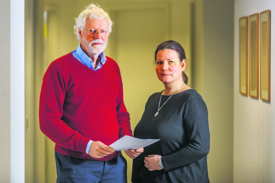 Peter Bartels (72), Vorsitzender des Mieterverein Dresden und Sprecherin Katrin Kroupová (43).