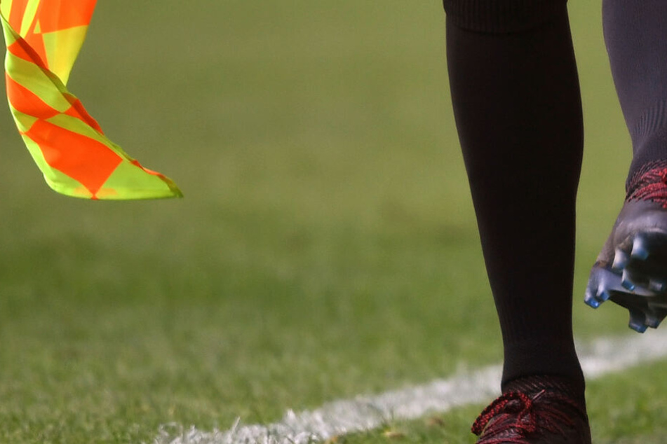 Erneut ist es bei einem Amateur-Fußballspiel zu einer Attacke auf einen Schiedsrichter gekommen (Symbolbild).