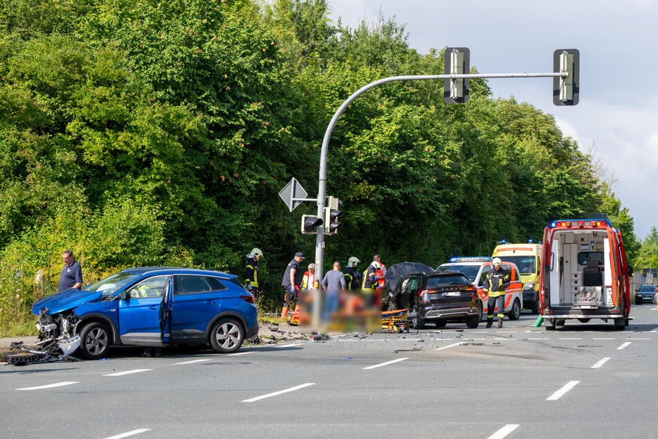 Ampel ausgeschaltet! Kreuzungs-Crash bei Weimar mit einer Schwerverletzten