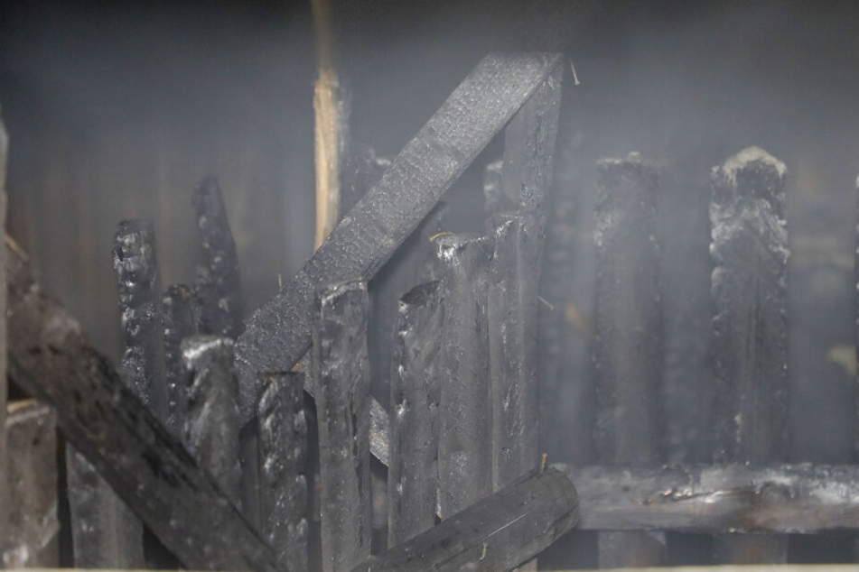 In dem Keller ist es durch den Brand zu einigen Schäden gekommen.
