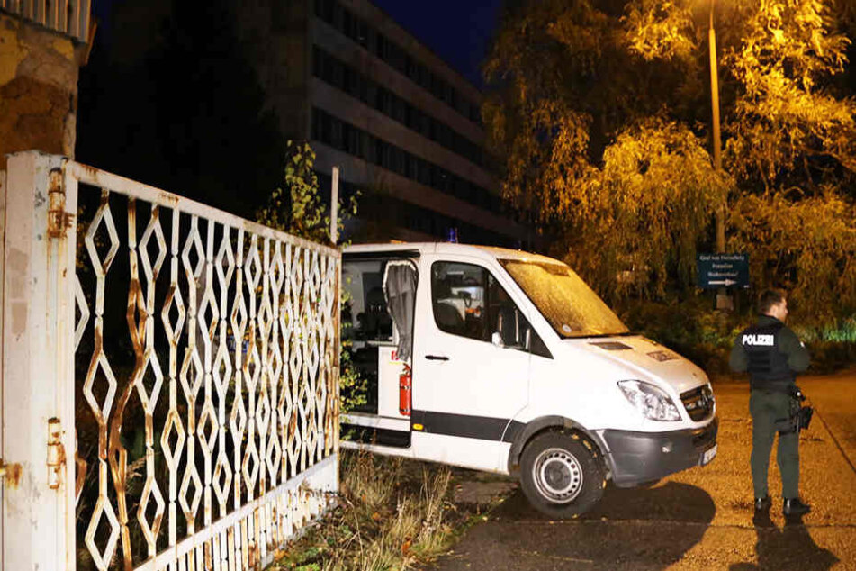 bei Ilmenau durchsuchten Beamte ein altes Industriegelände.