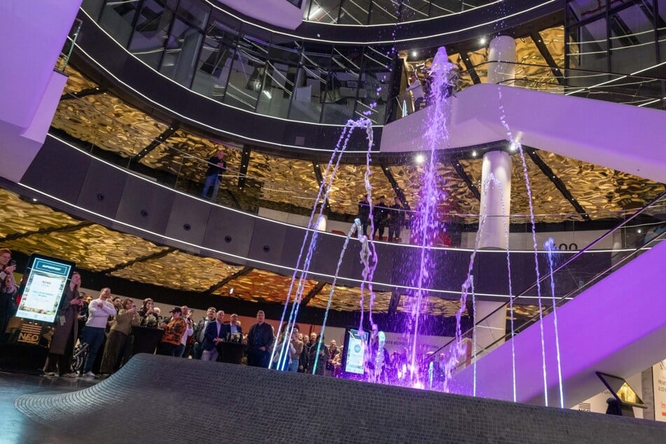 Die Fontäne soll zweimal täglich im Rahmen einer Wassershow in die Höhe schießen.