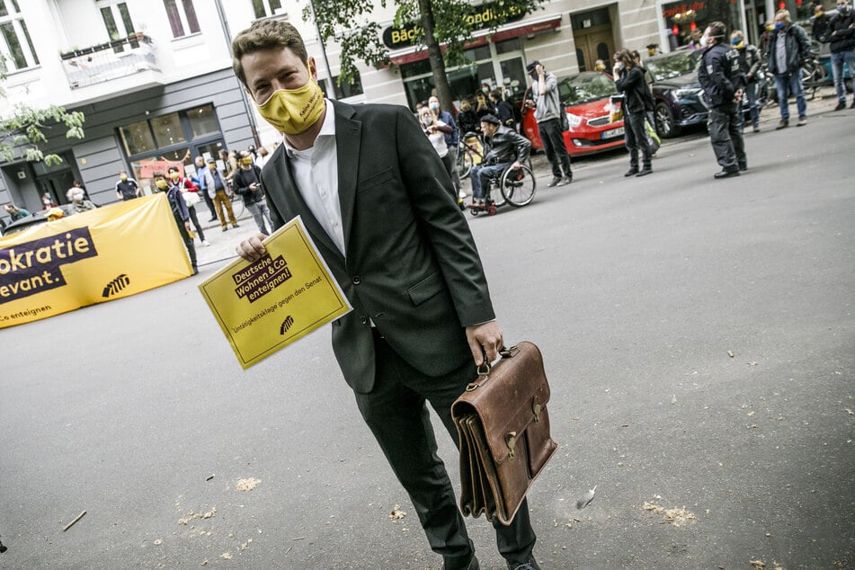 Laut dem Prozessbevollmächtigten der Bürgerinitiative "Deutsche Wohnen & Co. enteignen", Sebastian Schneider sollen die Unternehmen mit Schuldverschreibungen entschädigt werden.