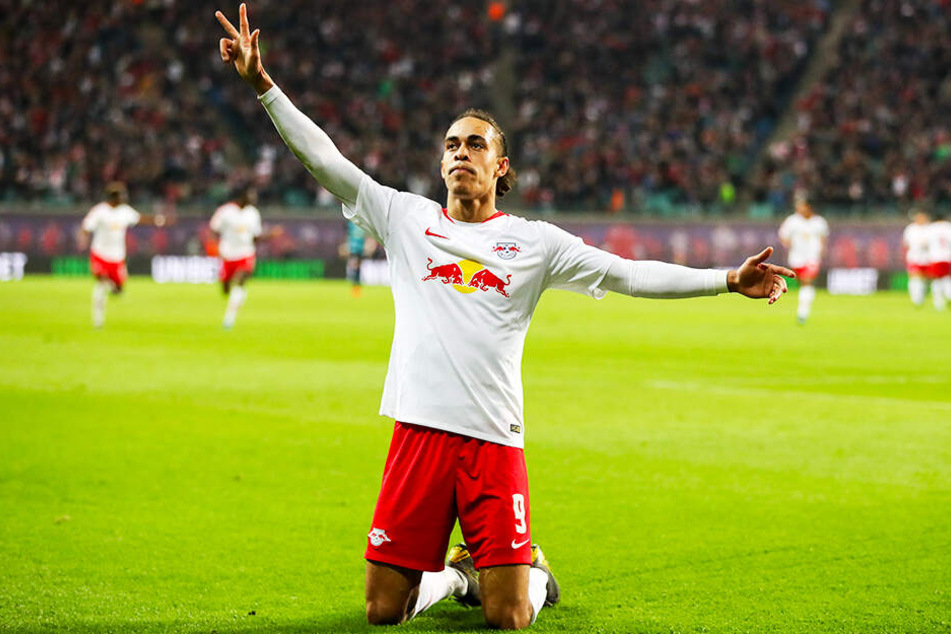 Drei Finger für drei Tore: RB-Stürmer Yussuf Poulsen schoss Hertha BSC fast schon im Alleingang ab.