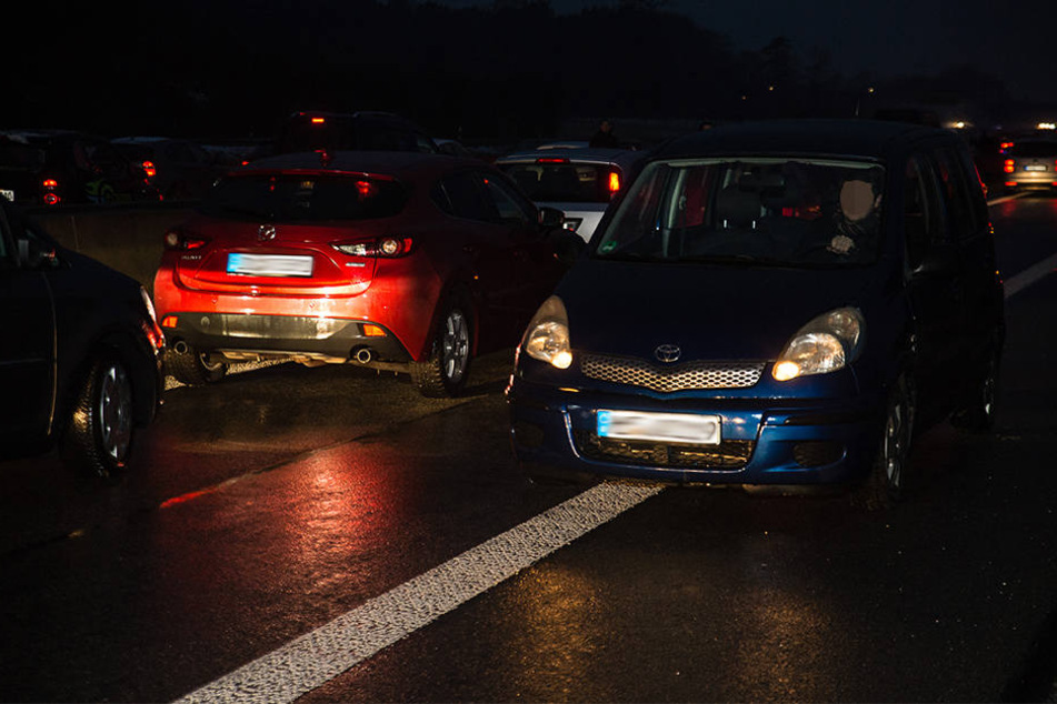 Die Auffahrt von der A2 auf die A33 wurde vol gesperrt. Manche Autofahrer nutzten die Rettungsgasse, um zu drehen und sich an Rettungsfahrzeugen vorbeizudrängeln.