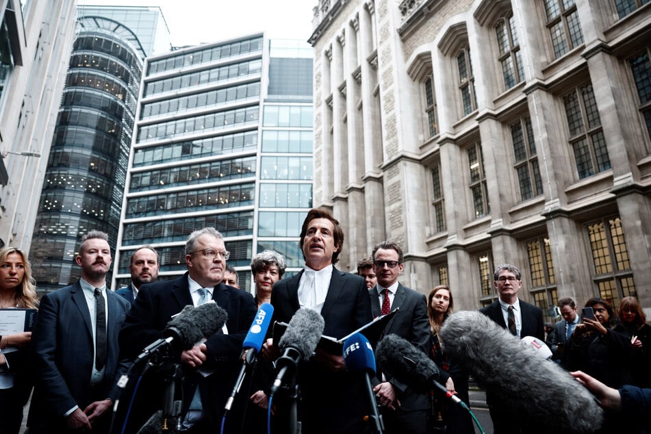 Prince Harry's lawyer David Sherborne (c.) called "a monumental victory" that underlined the need for further probes.