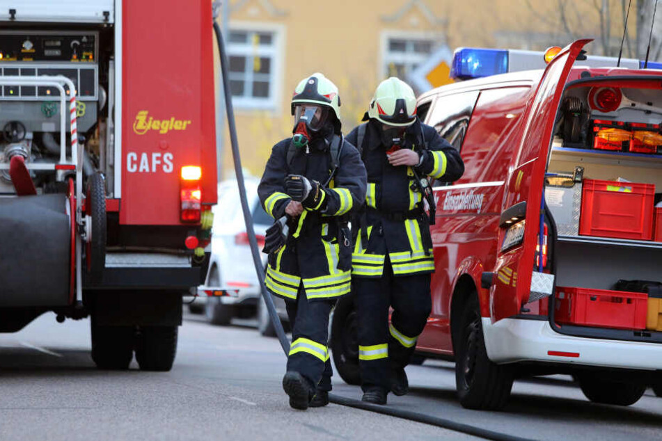 Neben der Feuerwehr waren auch die Polizei, das DRK und der Gasversorger vor Ort.