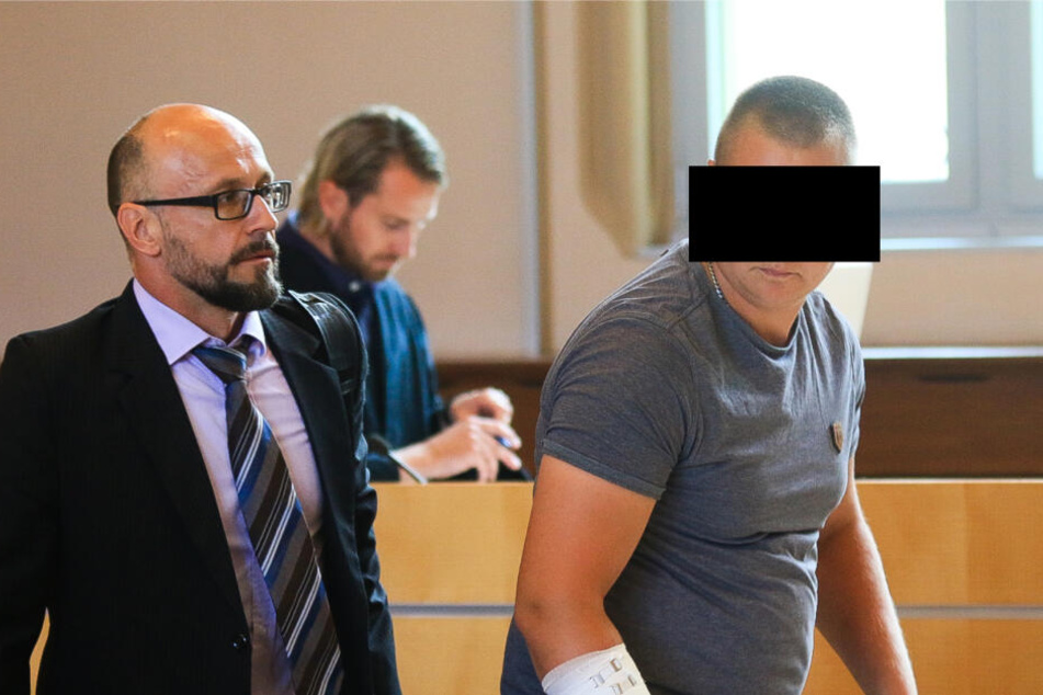 Radfahrer zum Sterben zurückgelassen: Angeklagter muss hinter Gitter