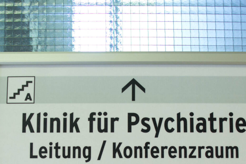 Der tatverdächtige 26-Jährige wird in einer Psychiatrie untergebracht. (Symbolbild)