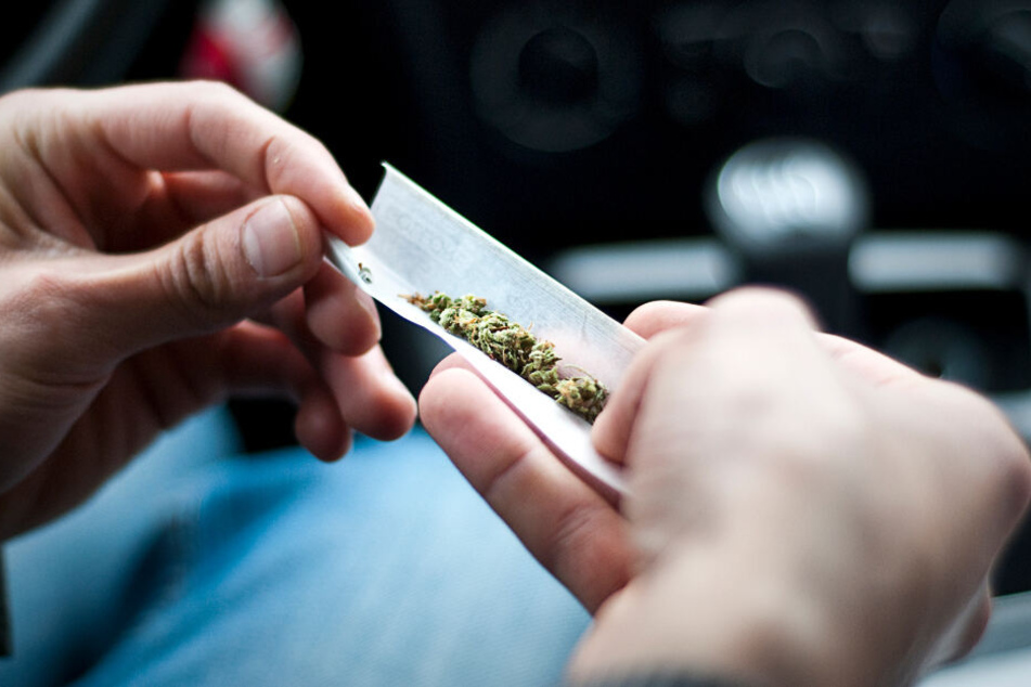 Mit einer ordentlichen Menge Marihuana im Auto wurde ein Mann aus dem Landkreis Weilheim aufgehalten. (Symbolbild)