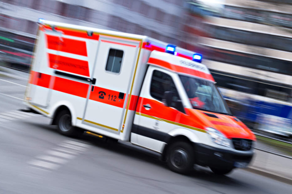Die Rettungskräfte konnten nichts mehr für den jungen Mann tun. Er verstarb noch am Unglücksort. (Symbolbild)