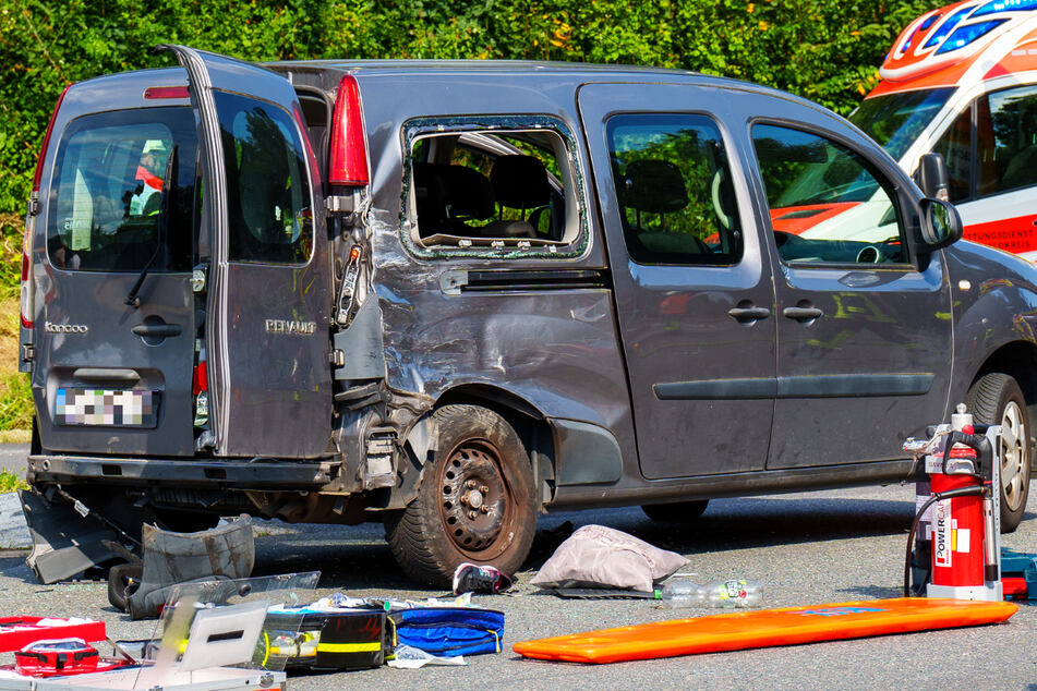 Insgesamt waren drei Autos an dem Unfall auf der B38 bei Brensbach im Odenwaldkreis beteiligt.