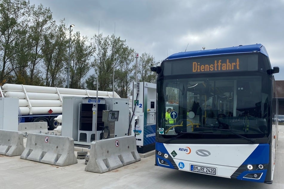 Mit Wasserstoff ans Ziel: NRW-Verkehrsbetrieb nimmt umweltfreundliche Busse in Betrieb