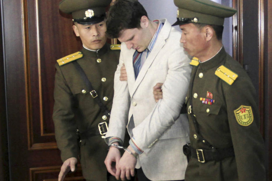 Warmbier bei seiner Verurteilung in Nordkorea. Er sollte 15 Jahre in ein Arbeitslager gebracht werden.
