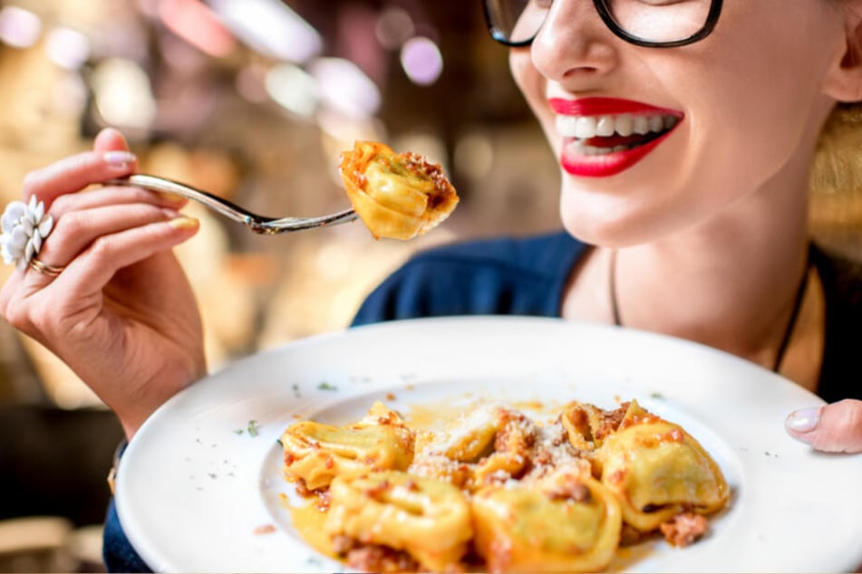 Frauen sollten sich während ihrer Periode besonders ausgewogen ernähren.