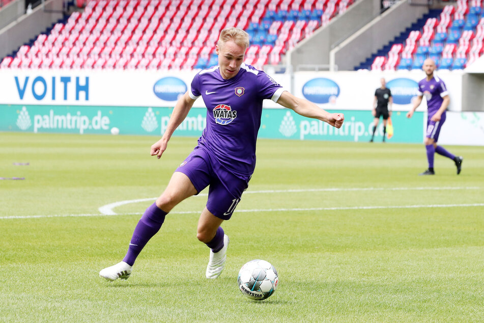 Der 21-jährige Florian Krüger geht auch nächste Saison für die Lila-Weißen auf Torejagd.