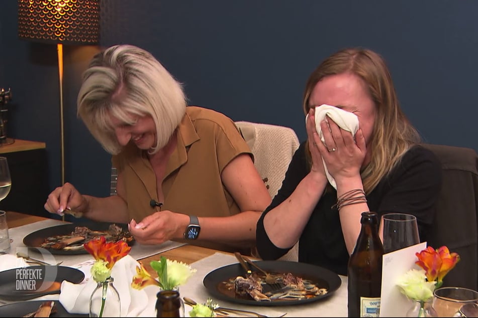 Perfektes Dinner in Dresden: Kratzige Geräusche beim Hautpgang sorgen für "Flach-Lash"