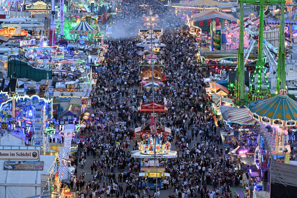 Dank Mobilfunkdaten und Bierkonsum werden die Zahlen der Wiesn-Besucher ermittelt.