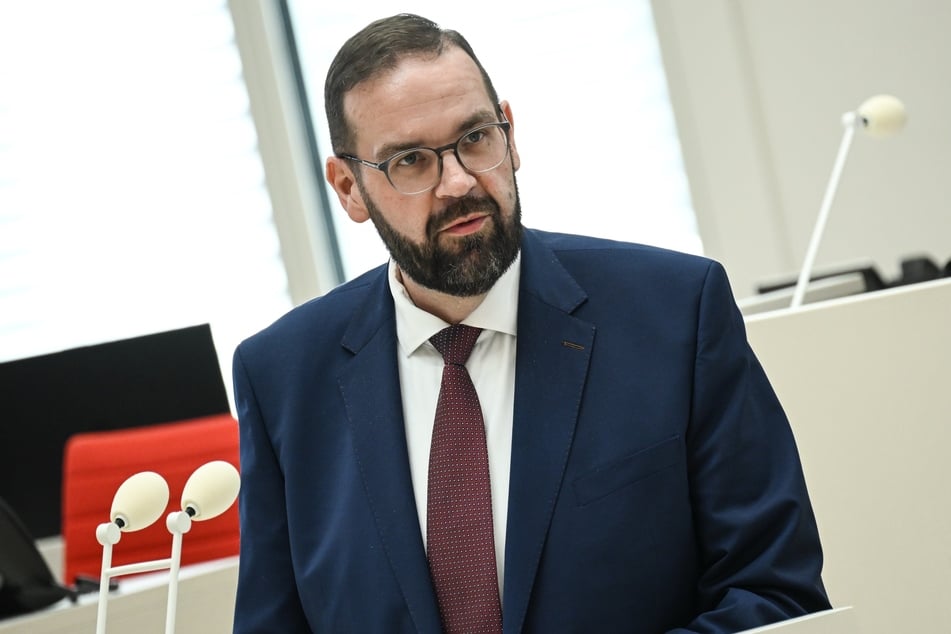 Brandenburgs neuer Bildungsminister Gordon Hoffmann (47) und das Ministerium sind mehr denn je gefragt, eine Lösung fürs Stadion auf den Weg zu bringen.