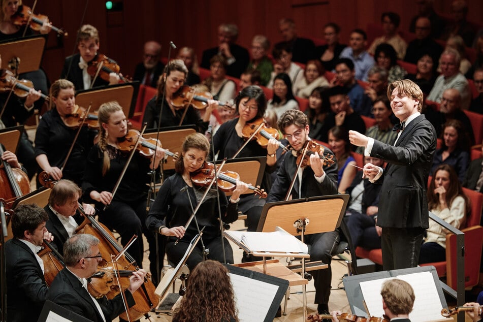 Dirigent Klaus Mäkelä (28) mit dem Orchester des Concertgebouw aus Amsterdam.