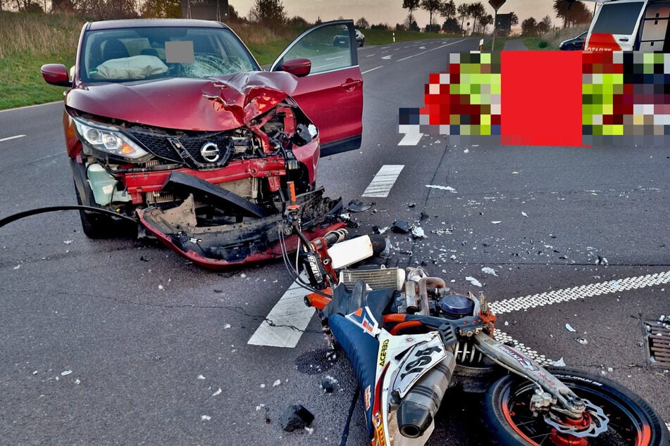 Schwerer Unfall zwischen Auto und Motorrad: Teenager besitzt gar keinen Führerschein