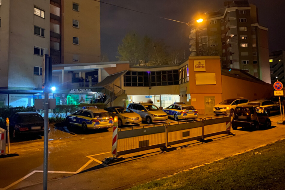 In einem verbarrikadierten Keller befanden sich 22 Personen.