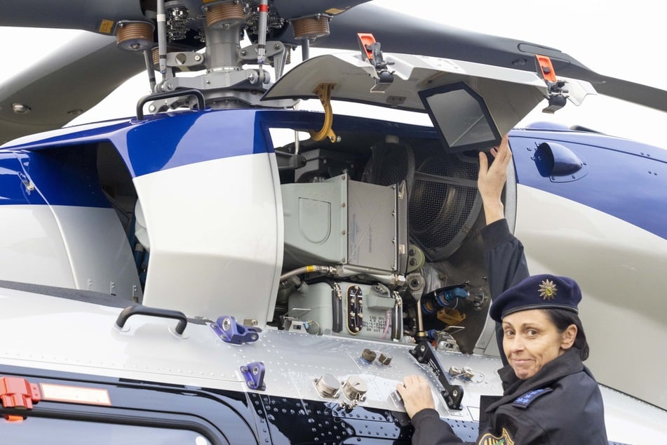 Eine Flugtechnikerin gewährte Einblick in Getriebe und Motor.