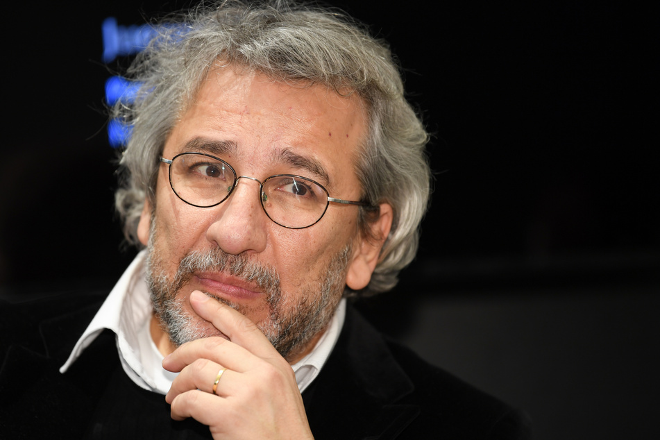 Can Dündar lebt im Exil in Deutschland. Seine Anwälte kündigten Berufung gegen das Urteil an.