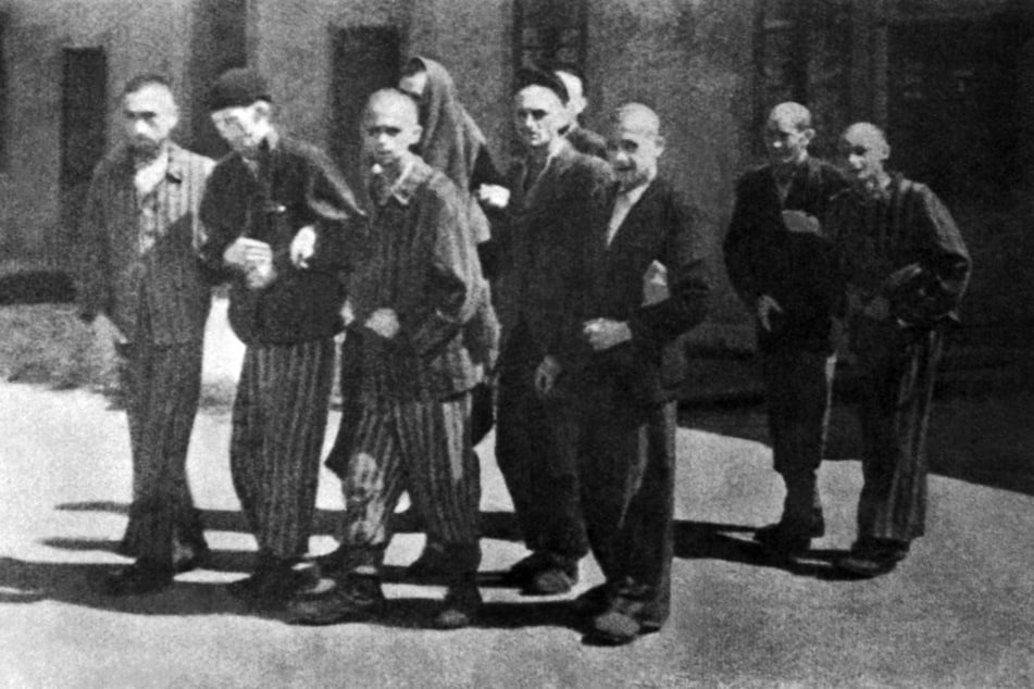 Häftlinge in Theresienstadt. Das Foto entstand bei der Befreiung durch die Rote Armee im Mai 1945. (Archivfoto)