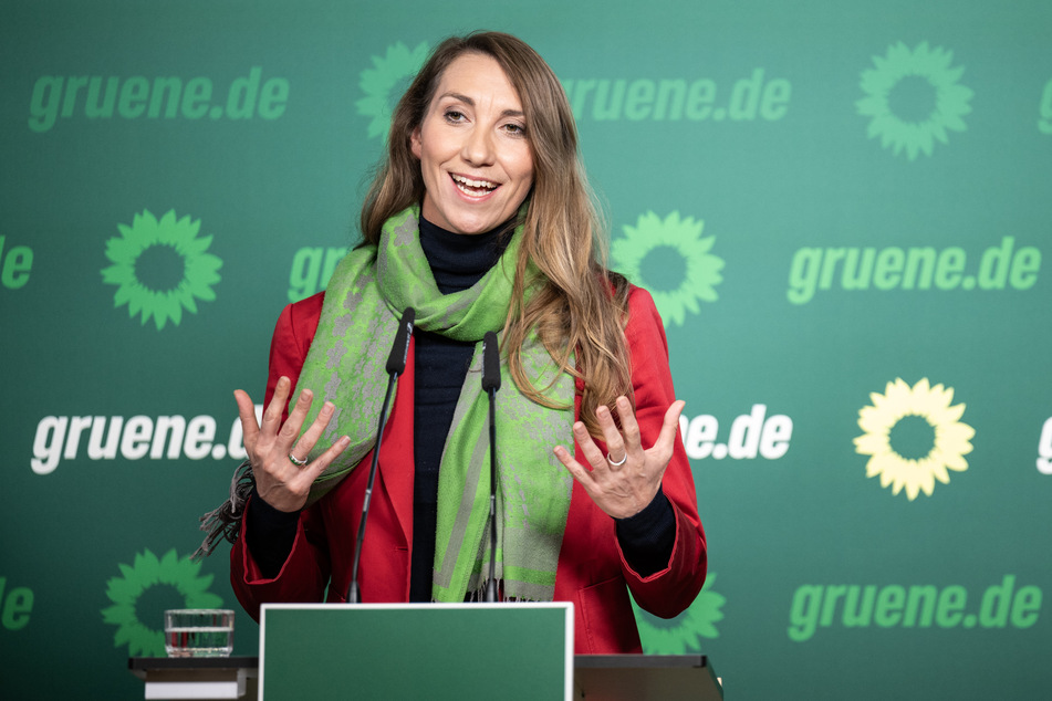 Emily Büning (38), Politische Geschäftsführerin der Grünen, freut sich über das Wahlergebnis ihrer Partei.