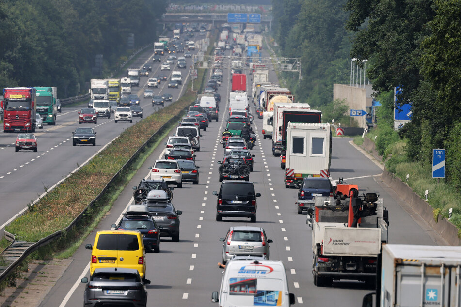 Die Sperrungen auf der A3 zwischen dem Autobahnkreuz Bonn/Siegburg und der Anschlussstelle Lohmar sollen bis zum Herbst dauern.
