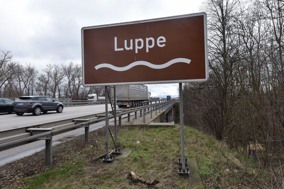 Die Autobahn 9 an der brisanten Stelle - der Verkehr soll während der Munitionsbergung weiter fließen.