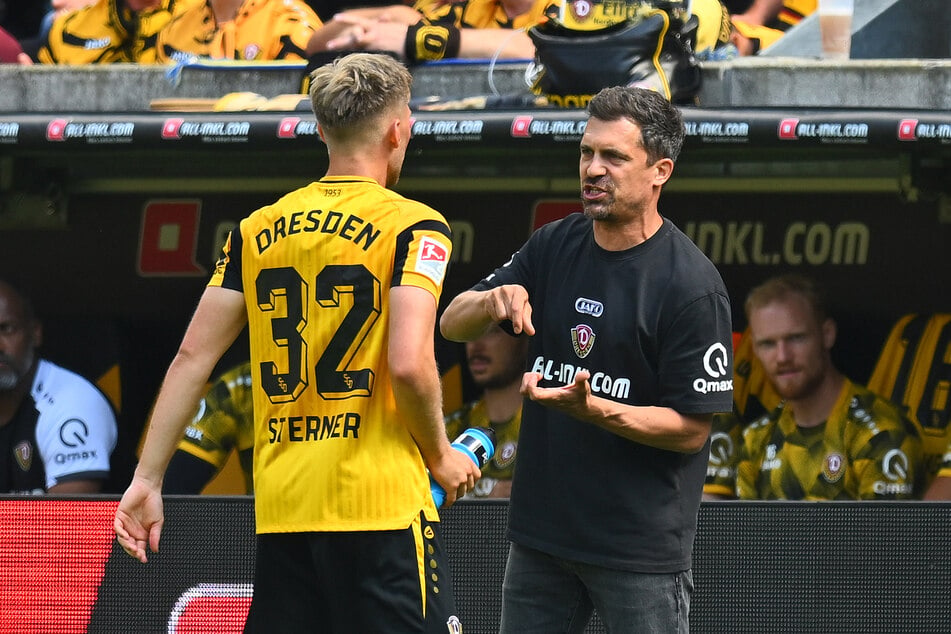 Kommt zu wenig von der Bank? Einige Fans kritisieren: Thomas Stamm (43, r.) wechselt zu spät.