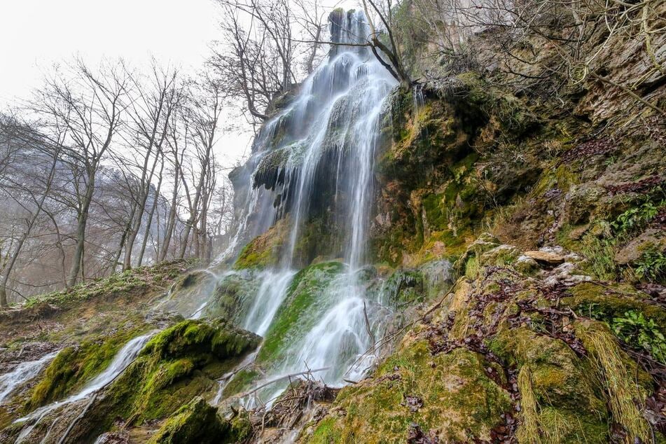 Die riskante Kletteraktion passierte am Uracher Wasserfall bei Reutlingen.