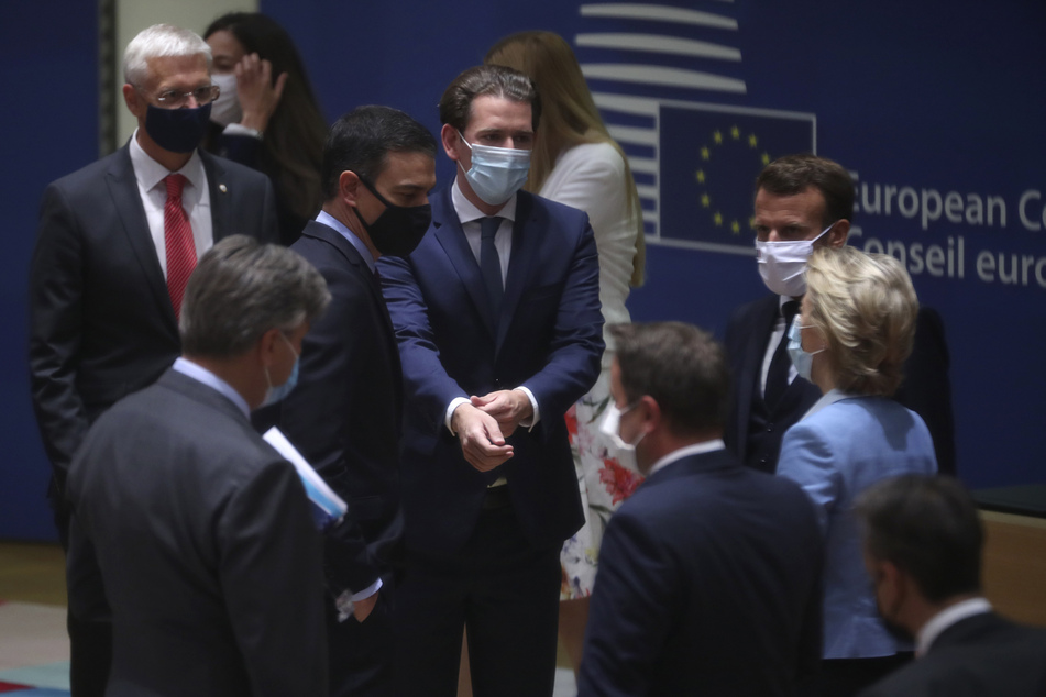 Beim EU-Sondergipfel trugen die Premierminister der EU-Staaten natürlich auch Schutzmasken.