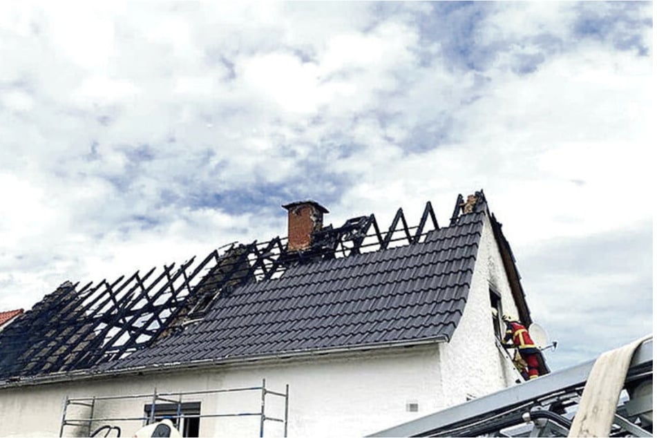 Das Dachgeschoss des gemeinsamen Hauses in Beilrode brannte komplett aus.